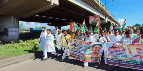 নন্দীগ্রাম উপ-নির্বাচন: মনোনয়নপত্র জমা দিলেন কংগ্রেস প্রার্থী মিলন প্রধান, উপস্থিত প্রদেশ সভাপতি শুভঙ্কর সরকার