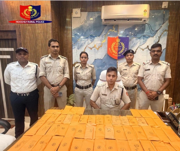 হারানো ৫৩টি মোবাইল উদ্ধার, মালিকদের হাতে তুলে দিল চণ্ডীতলা থানার পুলিশ