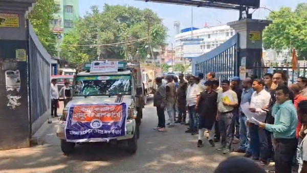 ট্রাক পাঠালো মালদা
