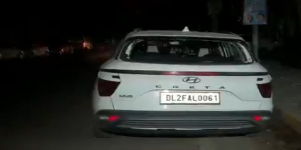 দিল্লিতে সত্যবতী কলেজের বাইরে ছাত্রদের দুই গোষ্ঠীর সংঘর্ষ, ভাঙচুর গাড়ি