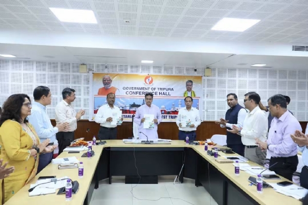 পর্যালোচনা বৈঠক করেন মুখ্যমন্ত্রী