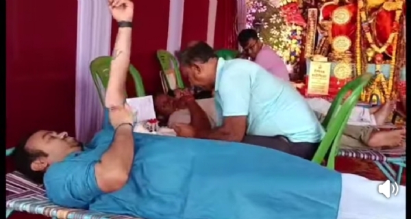 কাঁসারী পুকুর ফ্রেন্ডস জোন ক্লাবের উদ্যোগে গণেশপূজায় রক্তদান শিবির