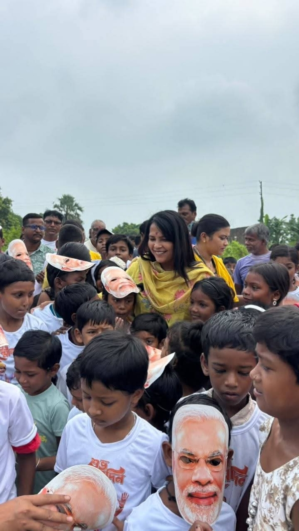 প্রধানমন্ত্রীর জন্মদিনের অনুষ্ঠানে কচিকাচাদের সঙ্গে সুমনা সরকার