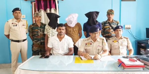 পৃথক চুরির মামলায় তিন গ্রেফতার, ল্যাপটপ চুরিতে ধৃত ৮