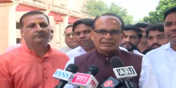 প্রধানমন্ত্রীর জন্মদিনে দেশজুড়ে আনন্দের আবহ, জনসেবায় ২৫ বছর পূর্তিতে ২৫টি চারা রোপণ শিবরাজের