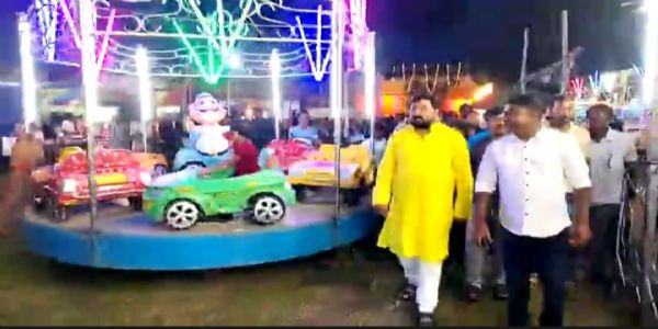 বিদ্যাসাগর মাঠের বিশ্বকর্মা পুজোর মেলায় বিধায়ক বিমান ঘোষ