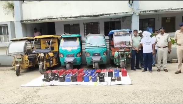 আরামবাগ পুলিশের টোটো উদ্ধার