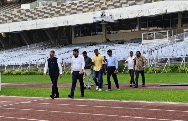 যুবভারতী ক্রীড়াঙ্গনেই পরিদর্শনে ক্রীড়ামন্ত্রী ডা. ইন্দ্রনীল খান