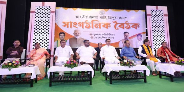 ভিলেজ কমিটি নির্বাচনের প্রচারে ঝাঁপানোর আহ্বান মুখ্যমন্ত্রীর, বিজেপি-র বৈঠকে স্পিকারের উপস্থিতি ঘিরে আলোচনা