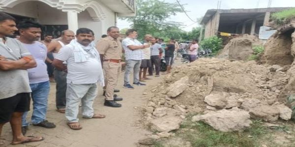 প্রতাপগড়ে বৃষ্টিতে কাঁচা বাড়ি ধসে দেড় বছরের শিশুর মৃত্যু