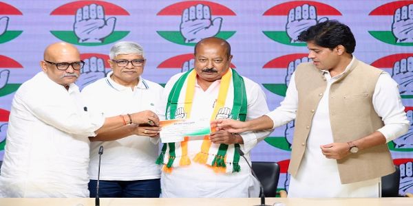 কংগ্রেসে যোগদান এআইএমআইএম-এর প্রাক্তন মুখপাত্র সৈয়দ আসিম ওয়াকারের