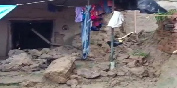 রায়বরেলিতে টানা বৃষ্টিতে বাড়ির দেওয়াল ধসে বৃদ্ধের মৃত্যু