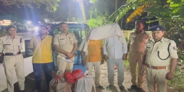 দ্বারভাঙায় পুলিশের অভিযানে মাদক–সহ দুই পাচারকারী গ্রেফতার