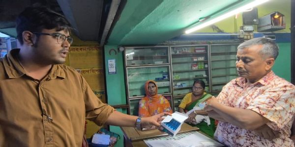 লাইসেন্স ছাড়া চিকিৎসা ও ওষুধ বিক্রির অভিযোগ, খানাকুলে স্বাস্থ্য দফতরের হানা