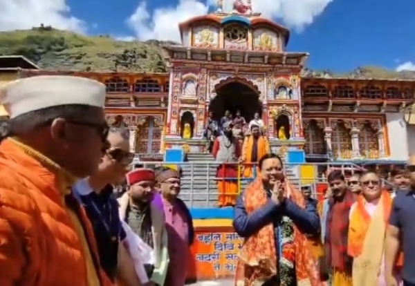 বদ্রীনাথ ধামে পুজো দিলেন ধামি, রাজ্যবাসীর মঙ্গল ও সমৃদ্ধি কামনা মুখ্যমন্ত্রীর