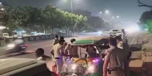 দক্ষিণ-পূর্ব দিল্লিতে ট্রাক ও ক্রেনের সংঘর্ষে মৃত ৩, আরও তিনজন আহত