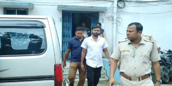 বিজেপি নেতা পরিচয় দিয়ে তোলাবাজির অভিযোগ, গ্রেফতার যুবক