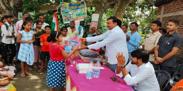 মোদীর জন্মদিন ও ২৫ বছরের জনসেবা উপলক্ষে খানাকুলে বসে আঁকো প্রতিযোগিতা