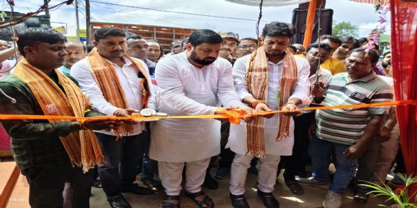 মুথাডাঙ্গায় বিধায়ক সেবা কেন্দ্রের উদ্বোধন, স্বেচ্ছায় রক্তদান শিবিরে হেমন্ত বাগ ও বিমান ঘোষ