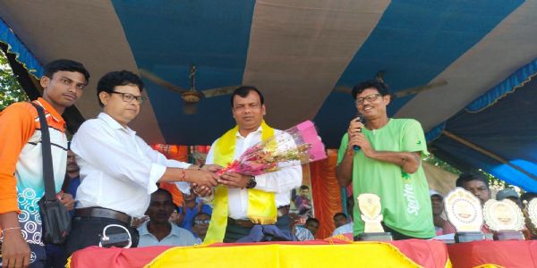 হরিহরপুরে ১৬ দলীয় নকআউট ফুটবল টুর্নামেন্টে বিধায়ক প্রশান্ত দিগার