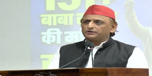 যোগী সরকারকে তোপ অখিলেশের, দলিত অবমাননা নিয়ে বিঁধলেন সপা প্রধান