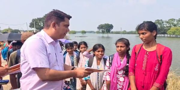 ভূতনিতে জলে ডুবে তিন স্কুল, মানিকচক কলেজে সরানো হলো পরীক্ষাকেন্দ্র