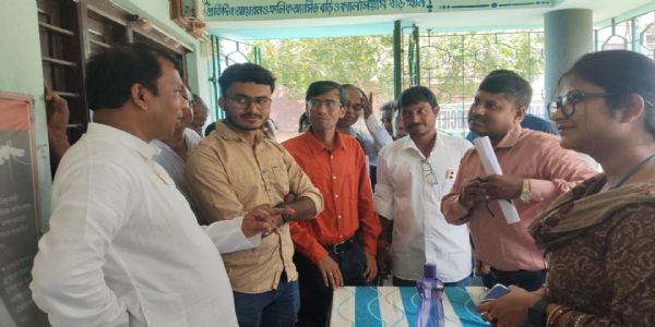 বদনগঞ্জে বিশেষ স্বাস্থ্য শিবির পরিদর্শনে গোঘাটের বিধায়ক ও বিডিও