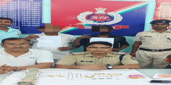 ট্রেনে ১৬.৪১ লক্ষ টাকার চুরির ঘটনায় মূল অভিযুক্তসহ গ্রেফতার দুই, বিপুল পরিমাণ সোনা ও নগদ উদ্ধার