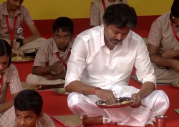 ‘পেরুনথালাইভার কামরাজার প্রাতরাশ প্রকল্প’ সম্প্রসারণের সূচনা বিজয়ের