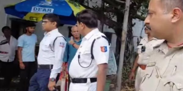 পুজোর মুখে ফের অস্থায়ী দোকান উচ্ছেদের হুঁশিয়ারি, চুঁচুড়ায় বিপাকে ক্ষুদ্র ব্যবসায়ীরা