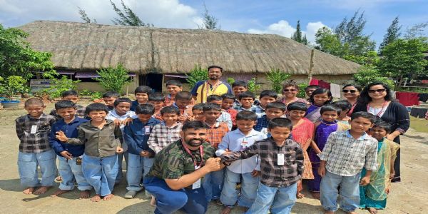রাক্ষসখালির ৪০ শিশুর পাশে ‘অনুভূতি’, দুর্গাপূজার আগে মানবিক উদ্যোগ