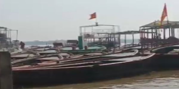 বারাণসীতে গঙ্গার জলস্তর কমে ৬৮.৫২ মিটার, পলি সাফাইয়ে কাজ শুরু