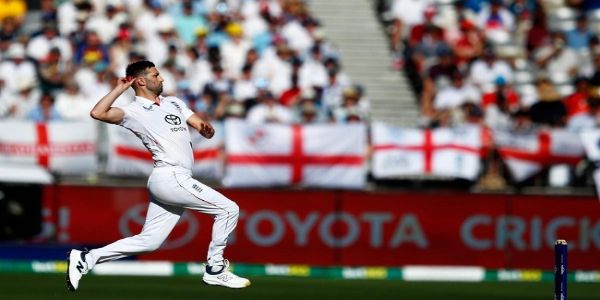 আন্তর্জাতিক ক্রিকেট থেকে অবসর নিলেন মার্ক উড