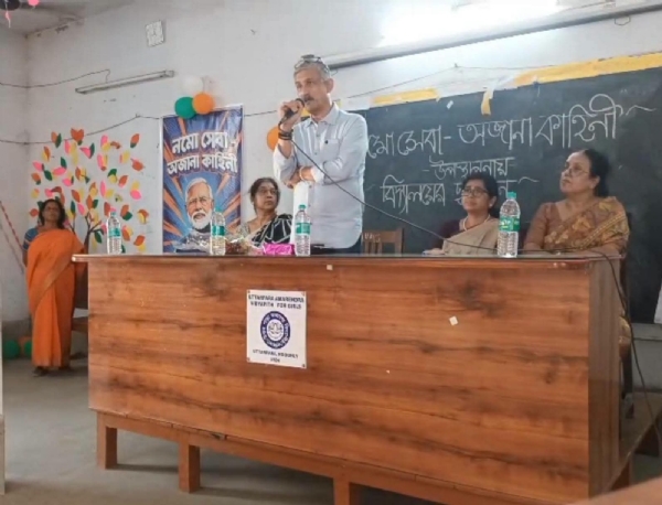 উত্তরপাড়া স্কুলের অনুষ্ঠানে বিধায়ক দীপাঞ্জন চক্রবর্তী