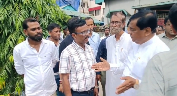 পুকুর পরিদর্শন মেয়রের