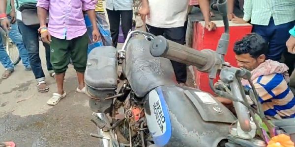 মোটরবাইকের ভিতরে সাপ! আতঙ্ক আরামবাগের কালীপুরে
