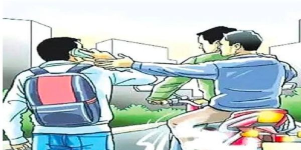 নয়ডা: বিভিন্ন থানা এলাকায় বাইক আরোহী ডাকাতরা লুট করেছে পাঁচজনকে