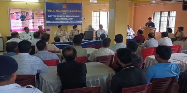 মহারাজগঞ্জ বাজারে ট্রাফিক পুলিশের জনসচেতনতা বৈঠক