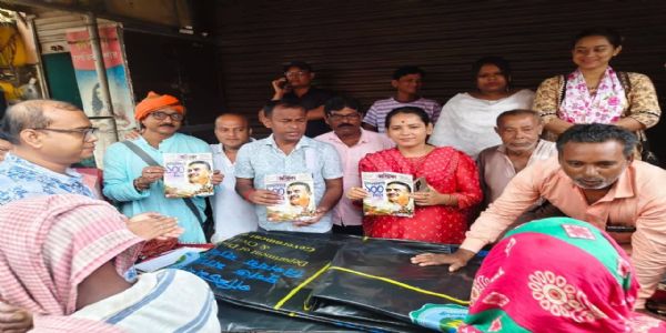 বলাগড়ে ক্ষতিগ্রস্ত পরিবারের পাশে মন্ত্রী সুমনা সরকার, তুলে দেওয়া হল ত্রিপল