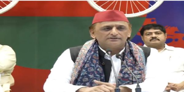 নির্বাচন কমিশনের নিরপেক্ষতা নিয়ে প্রশ্ন তুললেন অখিলেশ যাদব