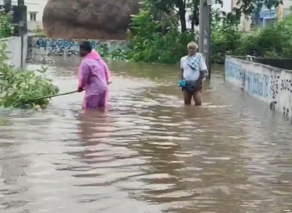 অন্ধ্রপ্রদেশে অতিভারী বৃষ্টিতে বিপর্যস্ত জনজীবন, জলমগ্ন বিজয়ওয়াড়া