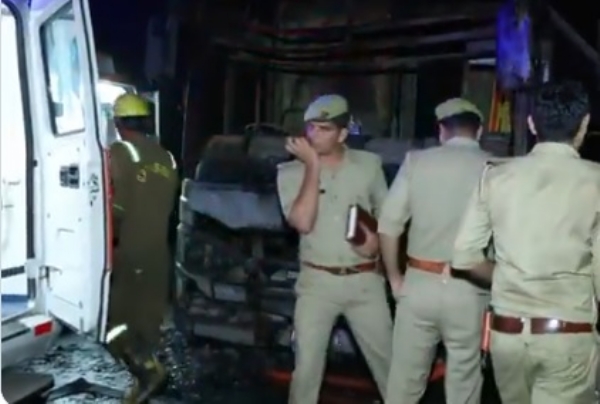 গ্রেটার নয়ডায় চলন্ত বাসে আগুন, ঝলসে মৃত্যু অন্তত ৯ যাত্রীর