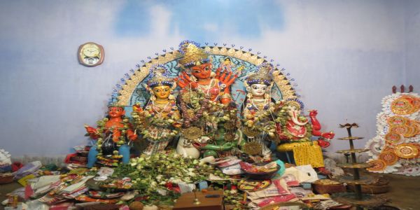 অনাচার পছন্দ করে না খান্দরা বকসি বাড়ীর ক্ষ্যাপা মা দূর্গা