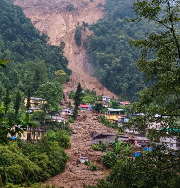সিকিমে মুষলধারে বৃষ্টির জেরে ধস রিম্বি গ্রামে