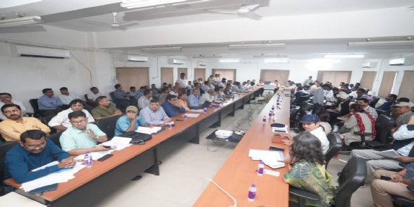 বন্ধ চা-বাগান পুনরায় খোলার বিষয়ে আলোচনা, শ্রমমন্ত্রী অর্জুন সিং ও সাংসদ রাজু বিস্ত-এর উপস্থিতিতে উচ্চপর্যায়ের বৈঠক