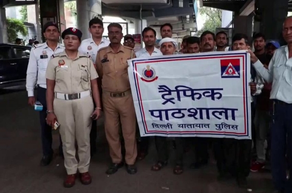 উৎসব ও বিয়ের মরসুমের আগেই যানজটমুক্তির উদ্যোগ, দিল্লিতে ট্র্যাফিক পুলিশের ‘পাঠশালা’