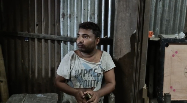 আক্রান্ত গাড়ি চালক আক্রান্ত গাড়ি চালক