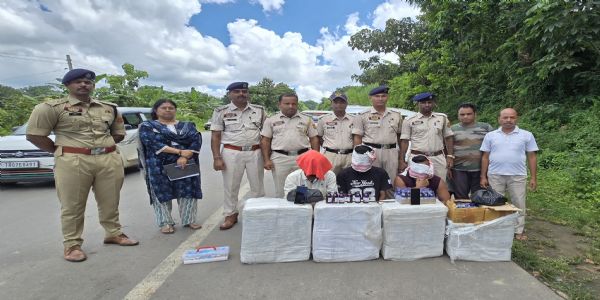 চিনিবাগান নাকায় ৮০০ শিশি নিষিদ্ধ কফ সিরাপ উদ্ধার, গ্রেফতার ৩