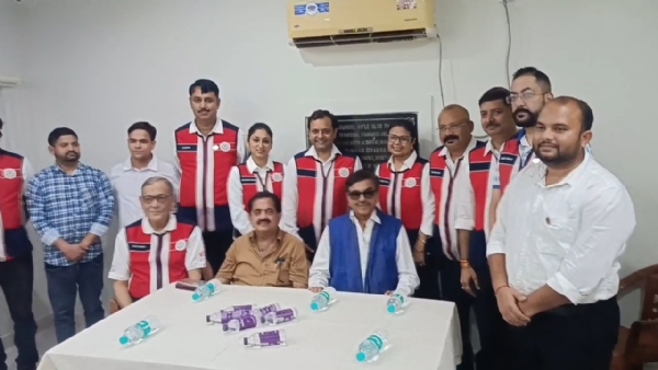 आसनसोल राइफल क्लब में आयोजित शूटिंग प्रतियोगिता में के दौरान उपस्थित सांसद
