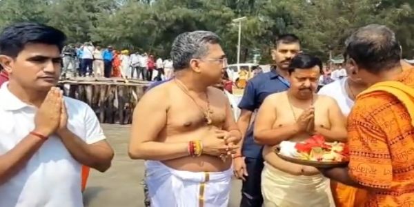 গঙ্গাসাগরে কপিল মুনির আশ্রমে পূজার্চনা নিতিন নবীনের